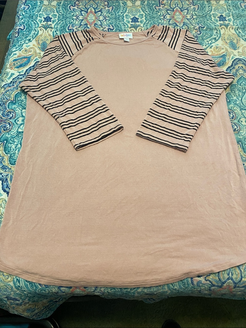LuLaRoe Mauve Top with Black Striped Sleeves